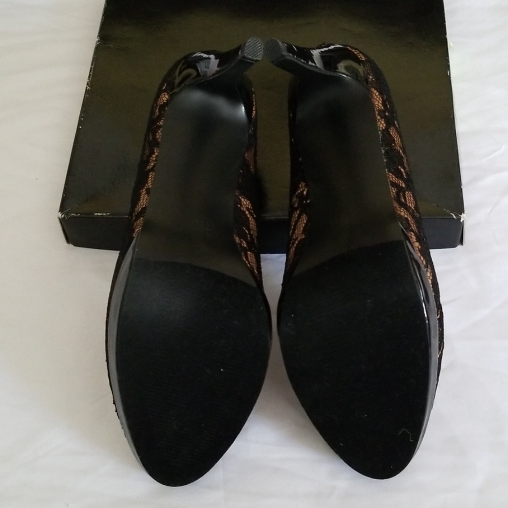 Shoes - Picture 4 of 4
